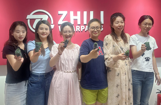 쭝쯔 잎의 향기는 단오절을 축하하고, 즈리의 따뜻함은 함께 전해집니다.