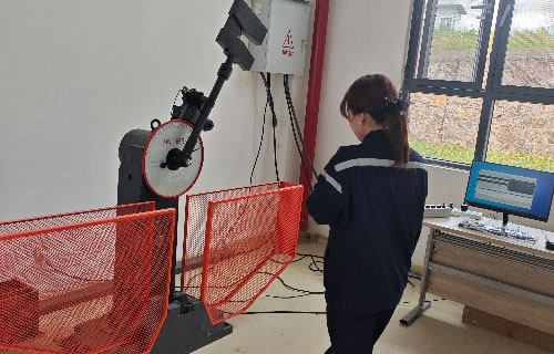 Pendulum impact testing machine.jpg